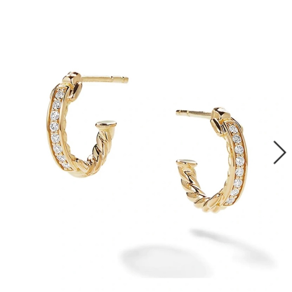 David Yurman Petite Pave Hoop Earrings with Diamonds in 18K Gold